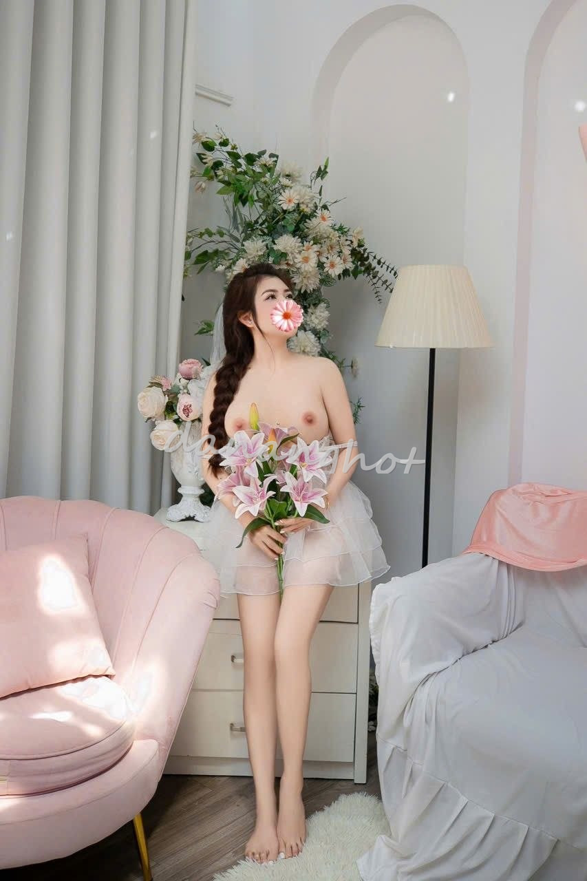 Linh nhi xinh duyên gợi cảm